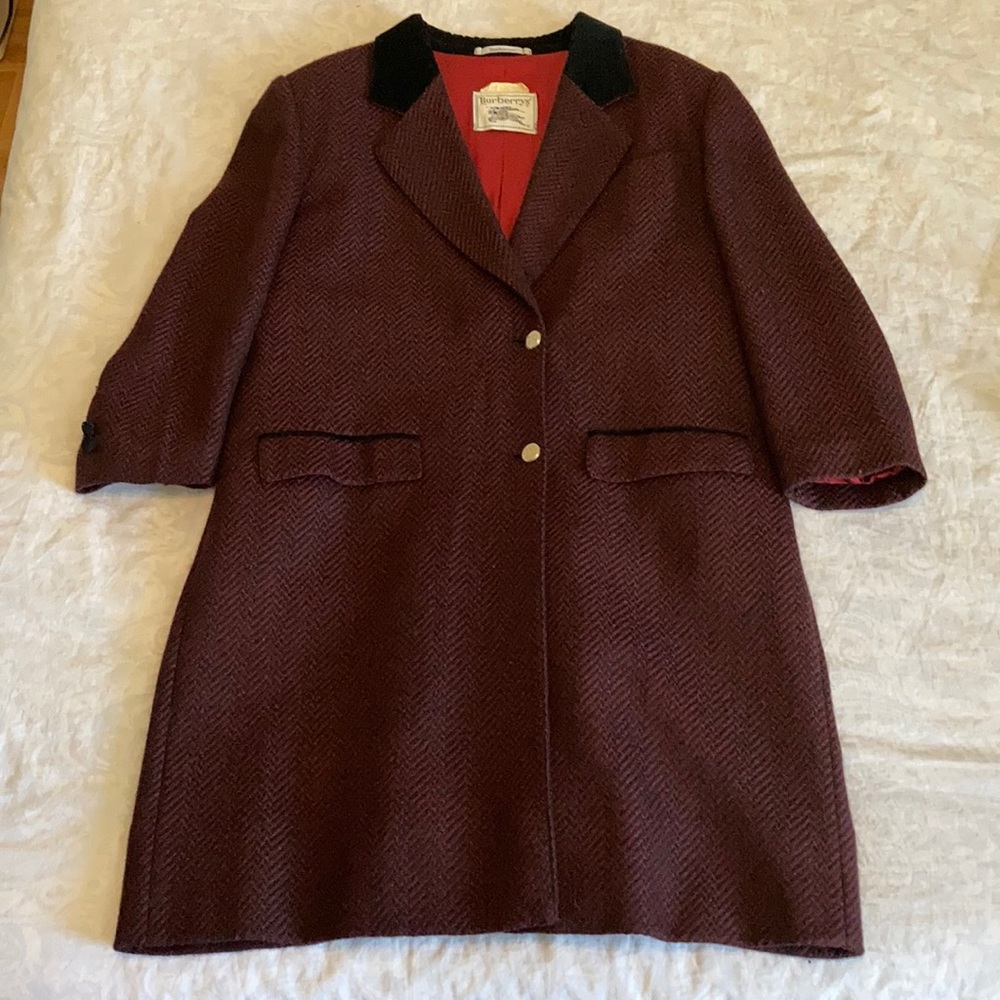 Burberry!! Vintage!! Burgundy and Black print.